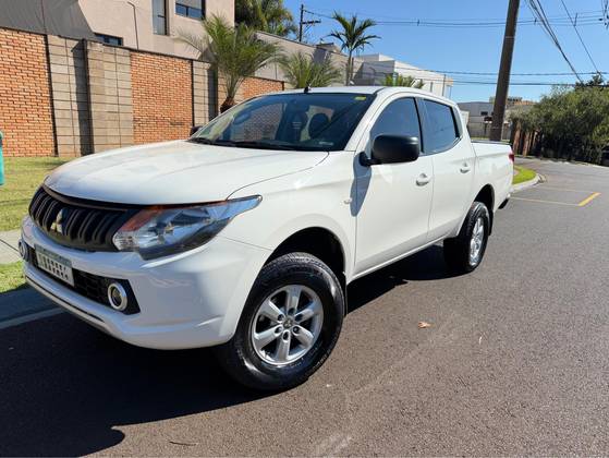 MITSUBISHI L200 TRITON 2.4 16V TURBO DIESEL GL CD 4X4 MANUAL MITSUBISHI L200 TRITON 2.4 16V TURBO DIESEL GL CD 4X4 MANUAL